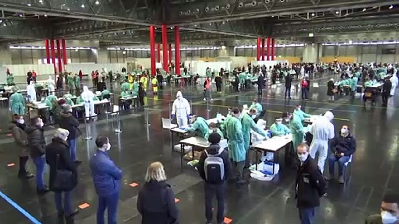 Großer Andrang: Massentests haben begonnen