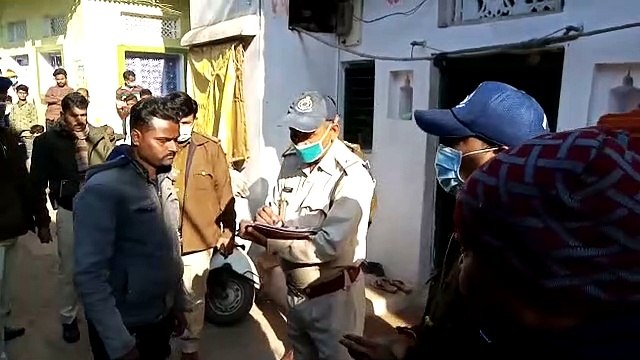 पति ने आधी रात पत्नी की चाकू मारकर कर दी हत्या