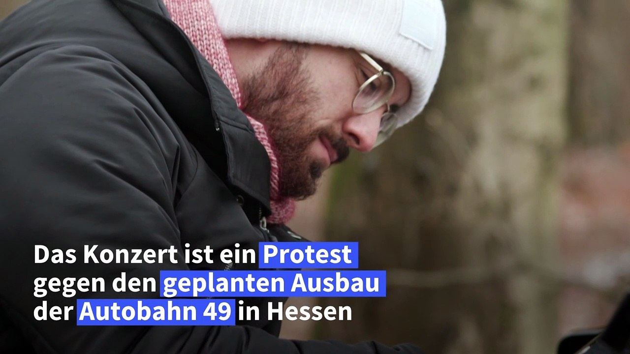 Pianist Igor Levit spielt im Dannenröder Forst