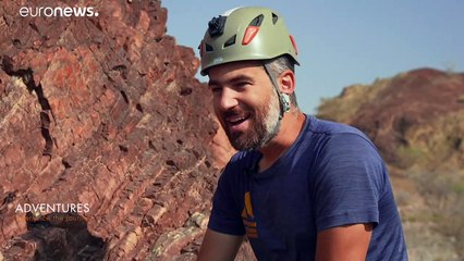 Senderismo en las montañas "movedizas" de Dubái