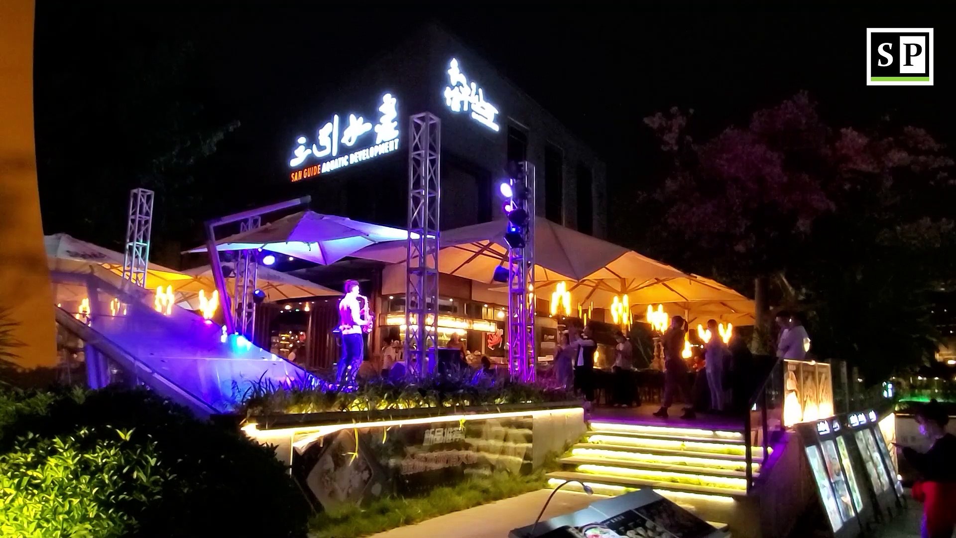 ⁣Sax music covers Chinese songs; OCT Harbour nightlife in Shenzhen, China