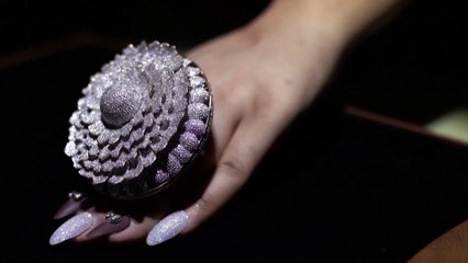 ¡Crearon un anillo con 12 mil diamantes!