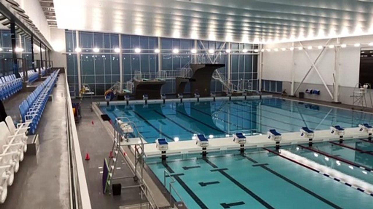 Le complexe aquatique de Brossard, du haut des gradins