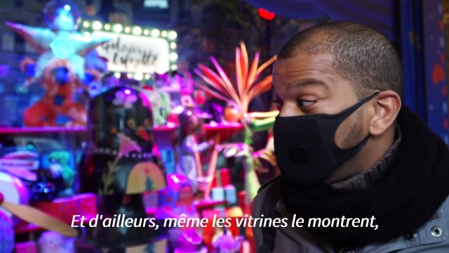 Malgré la pandémie, la magie de Noël dans les magasins parisiens