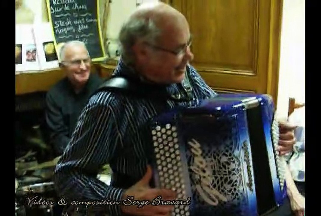 N°112 - GILOU & son accordéon à Malakoff - Film 2/3