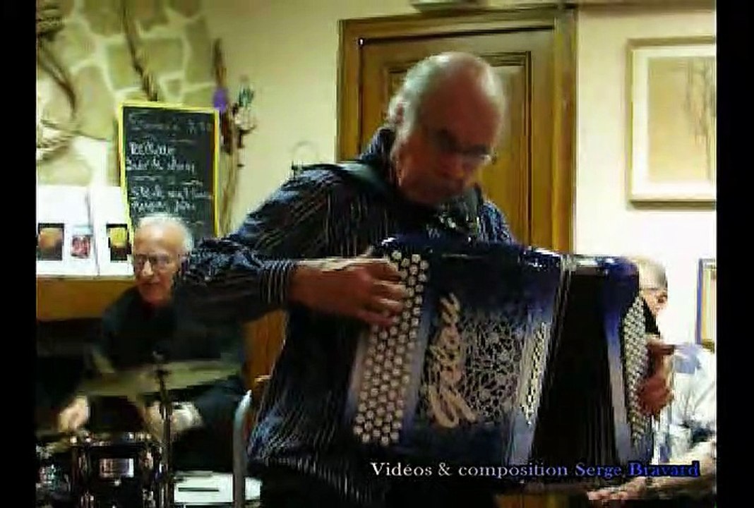 N°113 - GILOU & son accordéon à Malakoff - Film 3 sur 3.