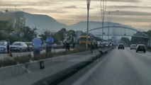 Aksident i rëndë në autostradën Tiranë-Durrës, përplasen dy makina, vdes një nga shoferët: Pa koment