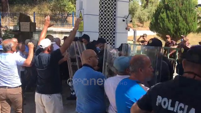 Ora News - Duam parate tona! Momenti kur naftetaret e Ballshit perplasen me policine