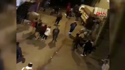 Kısıtlamayı umursamadılar! Polisi görünce çığlık çığlığa kaçtılar | Video