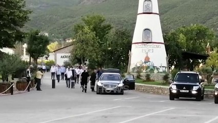 Ora News - Takimi me kryebashkiakët socialistë momenti kur kryeminstri Rama largohet nga mbledhja