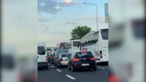 Trafik i renduar ne piken e kalimit kufitar te Morines | Lajme - News