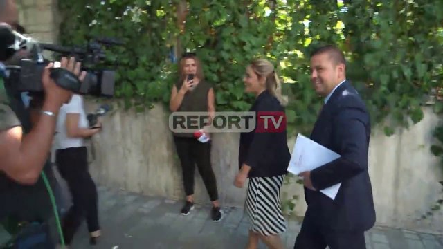 Report TV -Kryemadhi mbërrin në Presidencë, pritet të takohet me presidentin Meta