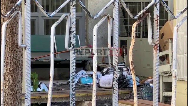 Report TV -Fier/ Zjarr në katin e parë të Sigurimeve Shoqërore, digjen disa dosje!