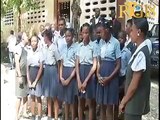 Martine Moïse premyè dam repiblik la distribiye kit eskolè nan plizyè lekòl nan depatman Latibonit