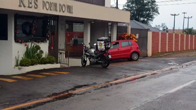 Mulher é socorrida pelo Siate após cair em degraus de escada no Parque Verde