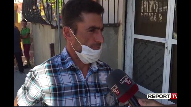 Report TV - Viti i ri shkollor në Fier/ Prindi: Jam pa punë, lekët i mora borxh t'i blija librat