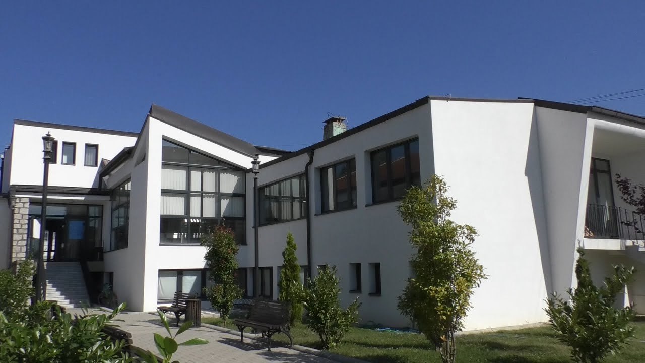 Konvikti "Sadik Stavileci" në Gjakovë bën të gjitha përgatitjet për rihapje-Lajme