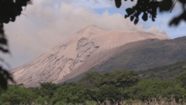 Actividad eruptiva de volcán en Nicaragua causa leves daños
