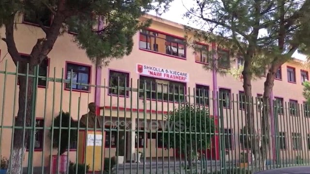 Ora News - Rreziku nga Covid 19 dhe librat, shqetësim për prindërit në Fier