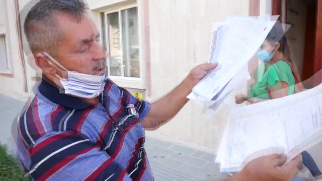 Kadastra nuk u jep pronën/ Fermerët e Lushnjes, në rradhë për të marrë tapitë e tokës