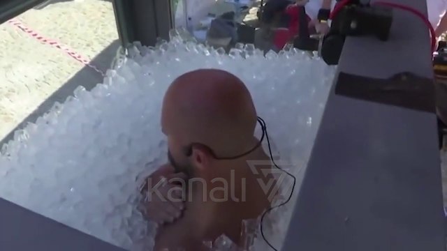 AUSTRIAKU THYEN REKORDIN BOTËROR TË QËNDRIMIT NË AKULL PËR 2 ORË E GJYSMË - News, Lajme - Kanali 7