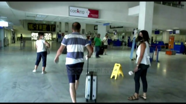 Greqi, 12 mijë presona me Covid/ 60 mijë turistë britanikë duhet të hyjnë 10 ditë në karantinë