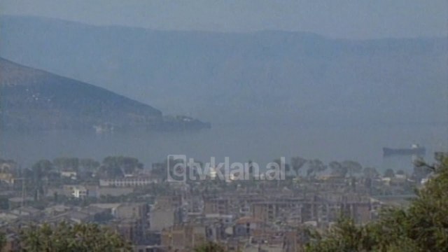 Vlore, fillon normalisht procesi i votimit - (1 Tetor 2000)
