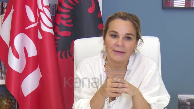 MONIKA KRYEMADHI E HAPUR TË GAROJË PËRBALLË RAMËS NË DURRËS - News, Lajme - Kanali 7