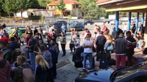Report TV - Me dhjetëra emigrantë në radhë në Kapshticë, kuota ende nuk është plotësuar