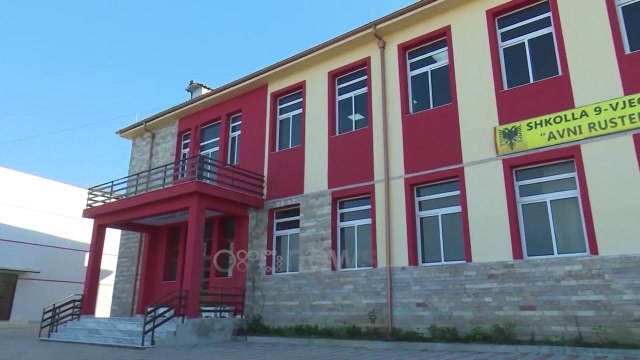 Përgatitjet për nisjen e shkollës, klasat e ulëta mësim pasdite, ankohen prindërit në Lezhë