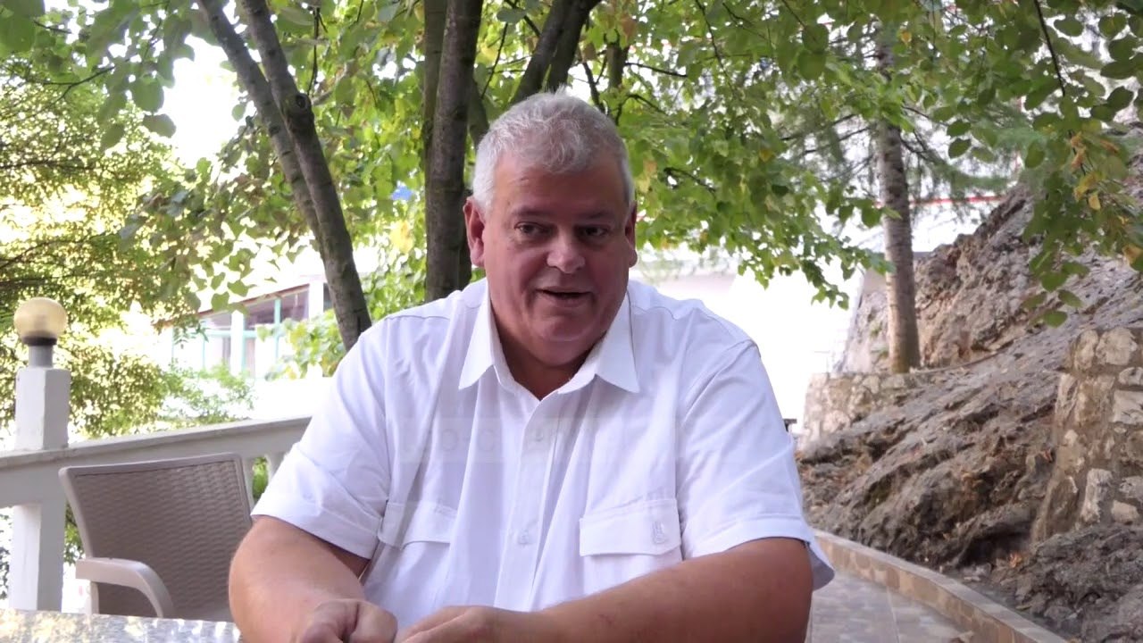 Gjermani që jeton në Shqipëri/ Vuante nga artri...