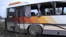 Aksident ne Elbasan, perplasen dy autobuse me punetore - (7 Tetor 2000)