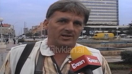 Portreti i nje fotografi ne Tirane - (7 Tetor 2000)
