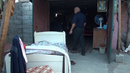 Ora News - Jeta në garazh pas tërmetit