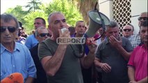 Protesta në Ballsh, naftëtarët: Nuk kemi punë me policinë, duam të rinisim punë