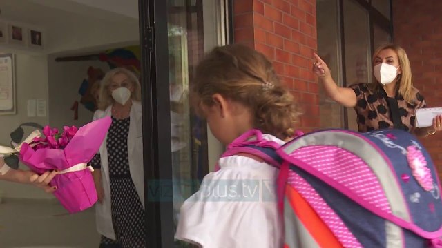 Më shumë policë pranë shkollave/”Bashkëpunim me mësuesit kundër ngjarjeve kriminale” - Vizion Plus