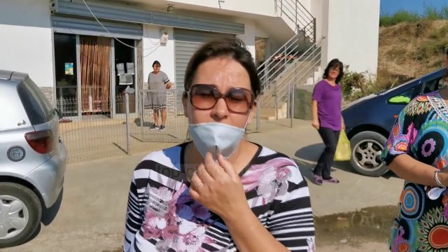 Protestë me bojkot të shkollës/ Në Çermë të Lushnjes, prindërit nuk duan klasat kolektive