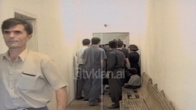 Limpreht deklarate: Shqiperia tregoi qe di te beje zgjedhje te lira dhe te ndershme (6 Tetor 2000)