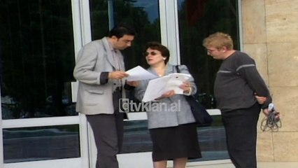 Partia Demokratike ende nuk ka zyrtarizuar mospjesmarrjen ne balotazhe (10 Tetor 2000)