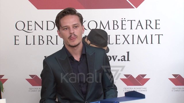 VLERËSOHEN SHKRIMTARËT E RINJ, JURIA PËRZGJEDH TRE DORËSHKRIMET MË TË MIRA - News, Lajme - Kanali 7