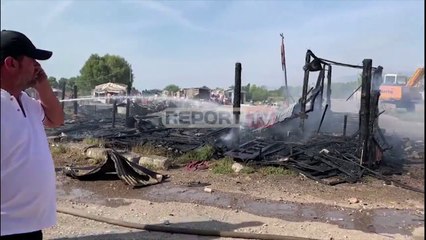 Report TV -Zjarr në Shkodër, marrin flakë barakat e komunitetit rom