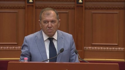 Ora News - Enver Roshi shfaqet në Kuvend pasi u shërua nga Covidi: Kalova një situatë shumë kritike