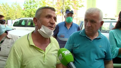 Download Video: Naftëtarët protestë për pagat/ Përplasen me policinë para Ministrisë së Energjitikës