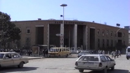 Kursi kembimit valutor, rritet dollari, bie euro - (15 Tetor 2000)