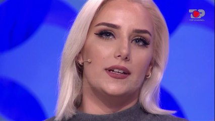 Tea përlotet, kur tregon se e ka rritur vetë motrën e saj
