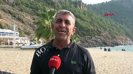 Sahilin define avcısı bulduklarıyla şaşkına çevirdi