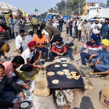 Farmers-Police Against Each Other Yet Have Meals Together, Some Emotional Visuals Of Farmers Protest