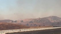 Los bomberos luchan contra un incendio sin control en el sur de California