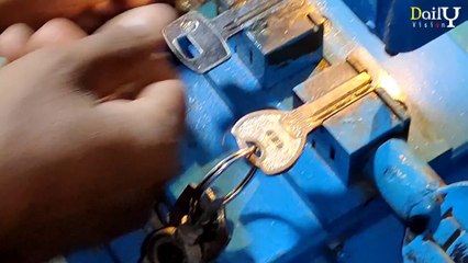 Duplicate Locker Key Making on Street Side