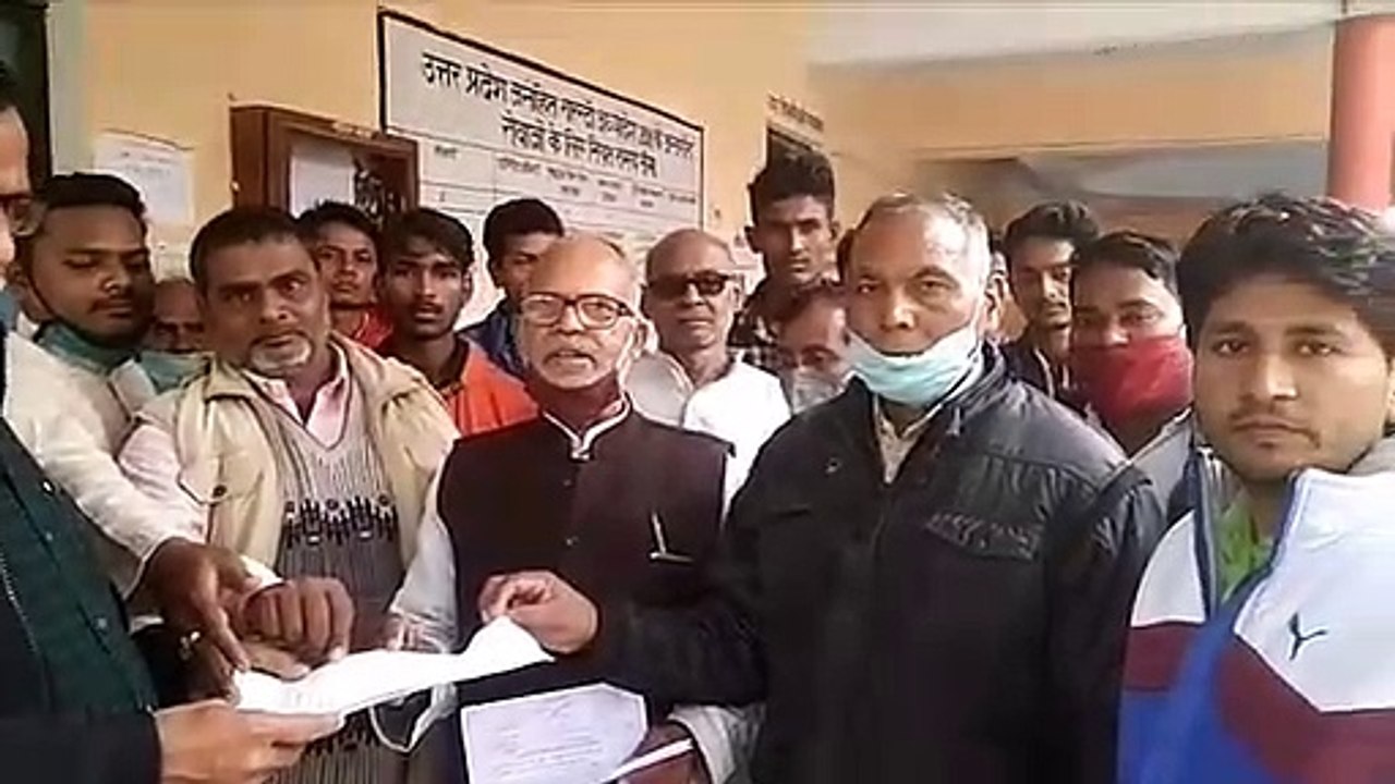 किसानों ने महामहिम राष्ट्रपति को संबोधित 3 सूत्री मांग पत्र उप जिला अधिकारी को सौंपा